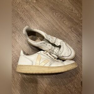 Veja V-12 Men’s Size 10 White Leather Sneakers